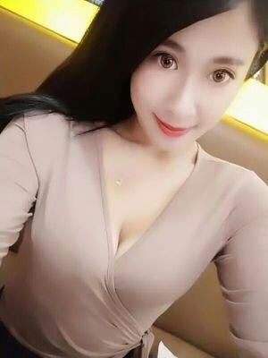 质量很好，非常舒服，第一次在网上买的，没失望，没想到聚拢效果这么好，粘性好不用担心会掉了，拍婚纱照穿正好，谢谢店主送的礼物。会继续光顾，哈哈，望店主生意兴隆！很好用摸起来手感不错 很好 没有任何味道 效果也不错 客服很认真的介绍不错，大小正好合适，能包裹住肉肉，弹性很好很柔软，粘性也不错，用了一天都没掉，很合适，满满的好评，推荐大家购买