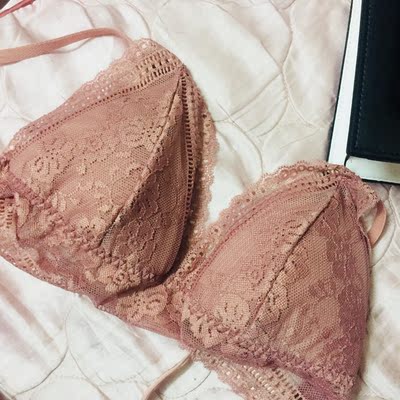 物流很快，内衣真的很薄很薄 不过挺舒服的 就是喜欢这种！赞