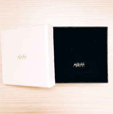 送自己的生日礼物，第一眼就很喜欢，一开始挺纠结小号和大号的，因为小号特别小，但是大号吧总觉得没小号精致，可爱，最后还是选了小号，真的特别精致，大爱.