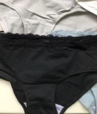 内裤收到了，质量超好，看起来版型很好，布料是棉的，面料舒适，弹性很好，穿上很舒服，没有束缚感，摸在手里的感觉很好，做工很仔细，没有多 余的线头，放入清水中浸泡，没有出现掉色的情况，，特别喜欢。颜色也很好看    值得信赖，比实体实惠，下水了洗没有掉色，也没有缩水，包装也不错，商品质量也相当不错。太 喜欢了，谢谢颜色很漂亮特别赞！给我那条穿了很多次了都没有变形，起球的情况，也不会缩水， 洗的时候刻意观察了没有褪色，这点是我很介意的，毕竟是贴身衣物。质量杠杠的，物流挺快的，卖家也很热情，客服服务态度也非常好。下次有需要我还会继续来你们店铺购买哟