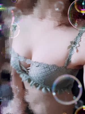 颜色如图片色,与描述一致,很好看,清新的绿色,穿着合适,设计很性感,面料也舒服,好评。 颜色如图片色,与描述一致,很好看,清新的绿色,穿着合适,设计很性感,面料也舒服,好评。