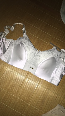 快递服务好，内衣喜欢，好穿，上次买了一件了