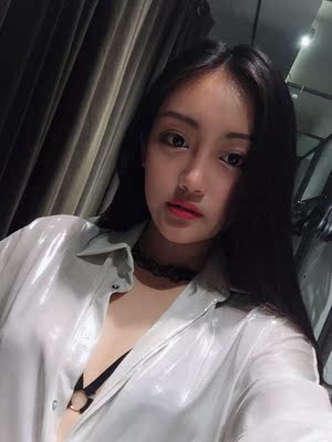 之前一直在穿聚拢的那种内衣,夏天还是要穿这种薄杯的文胸,实用性很强可以搭配深v领的衣服,漏出内衣的装饰小带子,优雅又不失性感,拍这个尺码本来怕小了,与客服沟通后帮我补加了内衣扣,服务到位的一家店! 之前一直在穿聚拢的那种内衣,夏天还是要穿这种薄杯的文胸,实用性很强可以搭配深v领的衣服,漏出内衣的装饰小带子,优雅又不失性感,拍这个尺码本来怕小了,与客服沟通后帮我补加了内衣扣,服务到位的一家店!