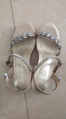 鞋子收到，实物和图片一致很漂亮，喜欢