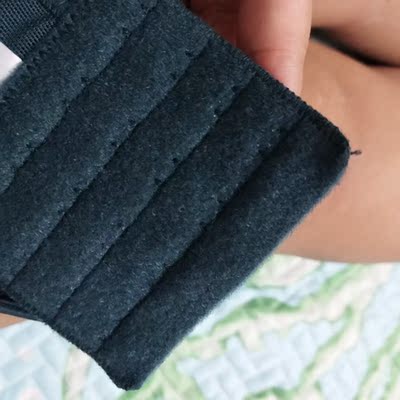 原本拍了两件 可是墨绿色的有点磨背 退回客服检测没有问题 但是明明很硬 粉色都不会 材质很明显的不同 只留一件粉的 墨绿色只好退款 下次活动再回购吧 习惯好评！