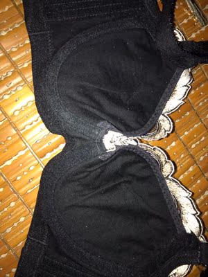 内衣还行，看是挺好看的，唯一的缺点就是内衣里面不知道哪里来的好多小毛毛