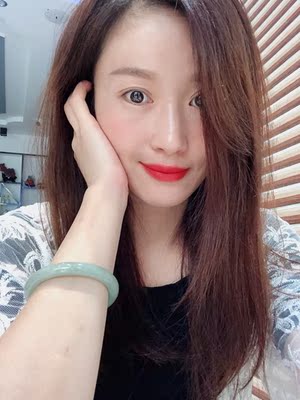 衣服很漂亮，很仙女哦，适合海边度假，质量也很好，对得起这个价格的，很飘逸