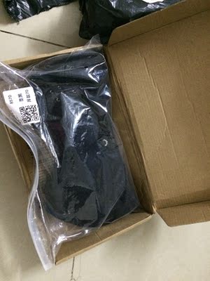 有盒子，比较好，之前看一个快递员摸人家的内衣还跟同事说猜猜这是多大的，无语，买内衣最好买有盒子装的，还不错，胸小的内衣来凑哈哈