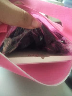 质量不错很柔软舒服，包装也不错，给力，内衣和袜子是分开装的...