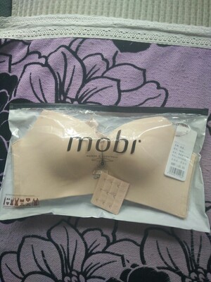 内衣样子好看，颜色还行，质量很好，商家发货快，物流挺快的。