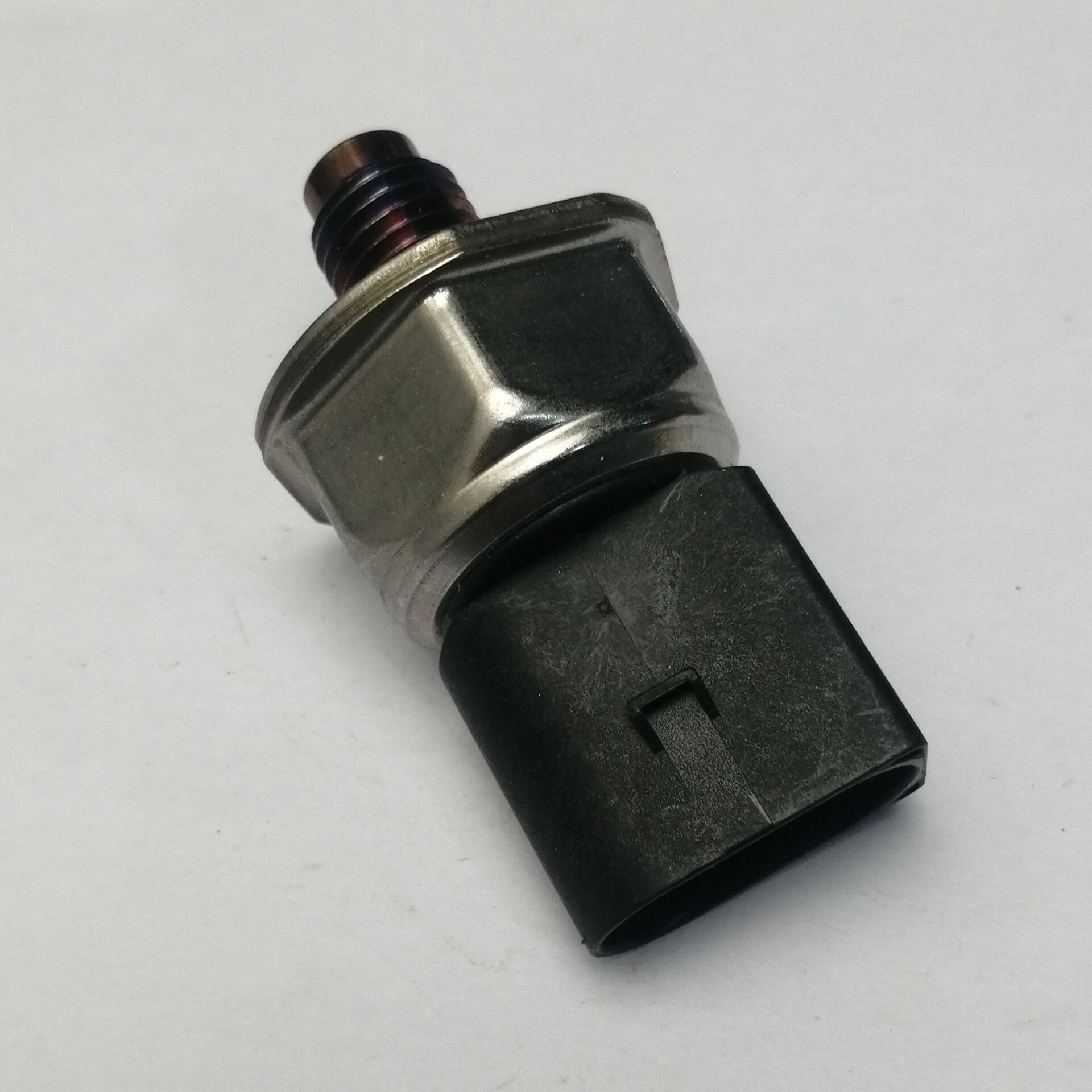 适用于大众奥迪汽车燃油共轨压力开关传感器55pp27-01 059130758j