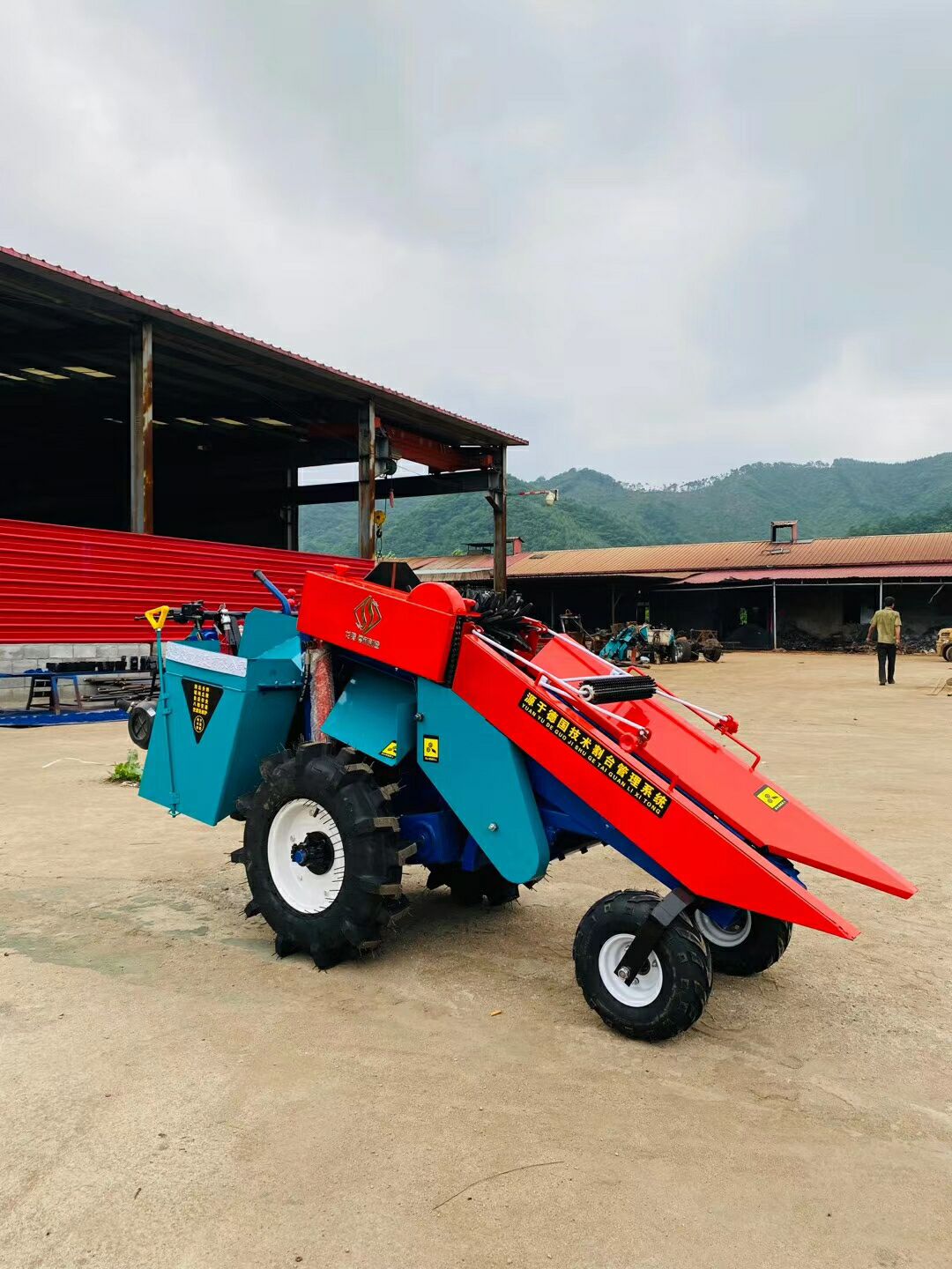 小型玉米收获机家用手推式玉米收割机农用秸秆粉碎带扒皮机收包谷