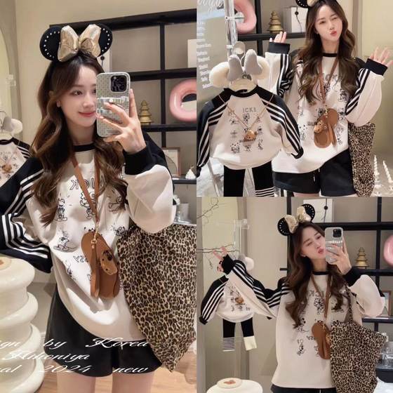 Korean parent-child clothing 2024 new autumn style different high-end autumn clothing mother and daughter mother and child casual fashion sweatshirt
Korean parent-child clothing 2024 new autumn style different high-end autumn clothing mother and daughter mother and child casual fashion sweatshirt