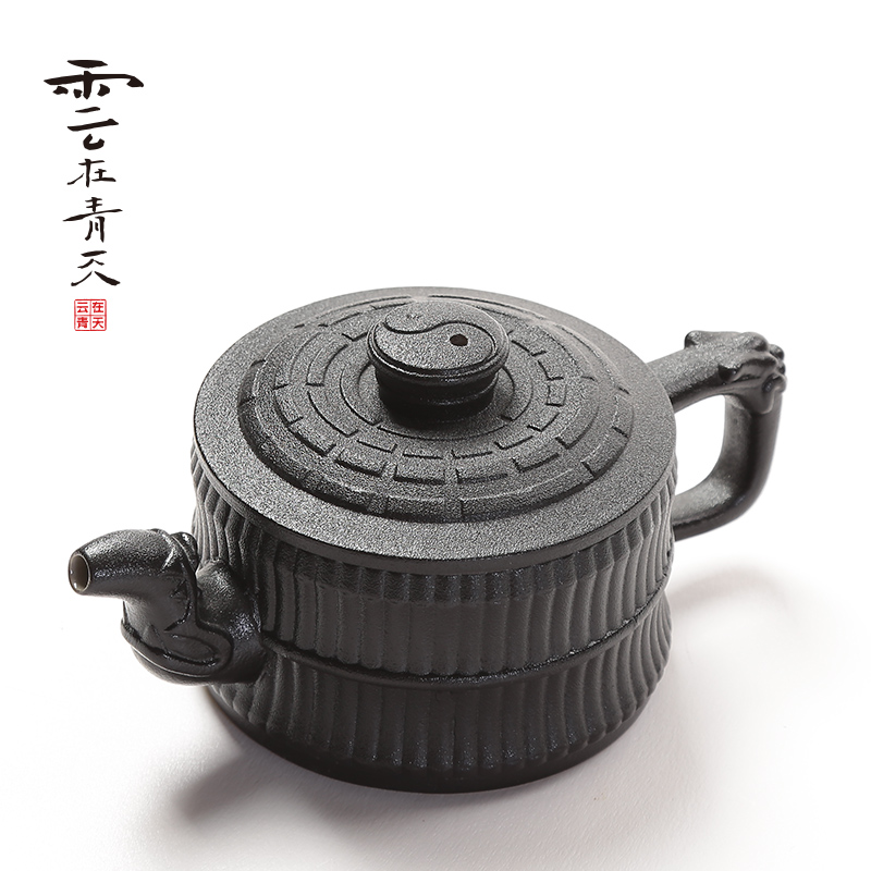 A pot of two cups of portable travel kung fu tea set suit Japanese is suing small teapot teacup of A complete set of porcelain clay POTS