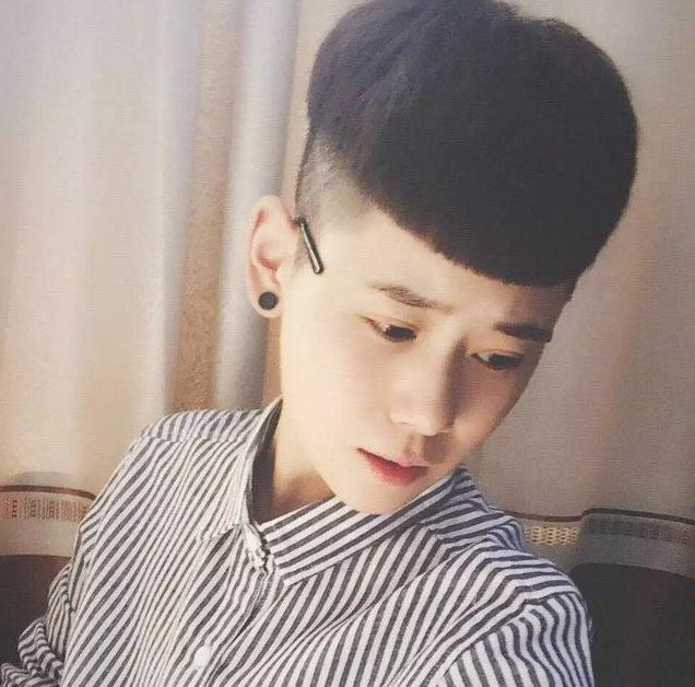 值得推荐的时尚男生发型,还挺帅的