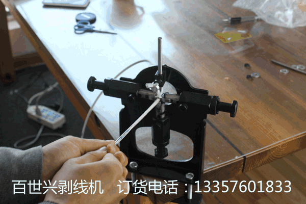 手动废旧电线电缆剥线机扒皮机手动剥线夹具废电缆固定夹剥皮机
