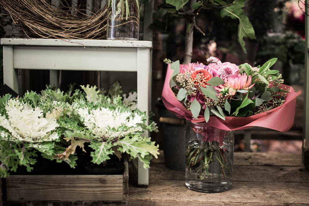 欧美清新文艺花店门头橱窗摆设婚礼花束室内摆放装修设计效果图片