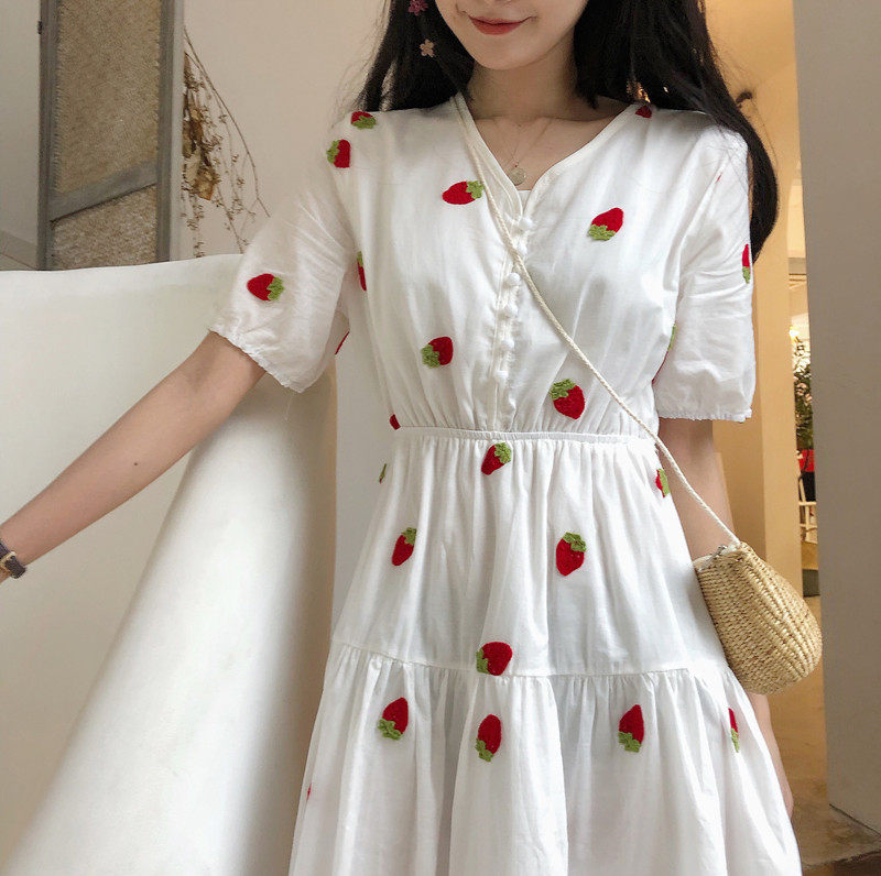 草莓刺绣连衣裙仙女超仙甜美夏装新款韩版宽松学生中长款初恋裙子