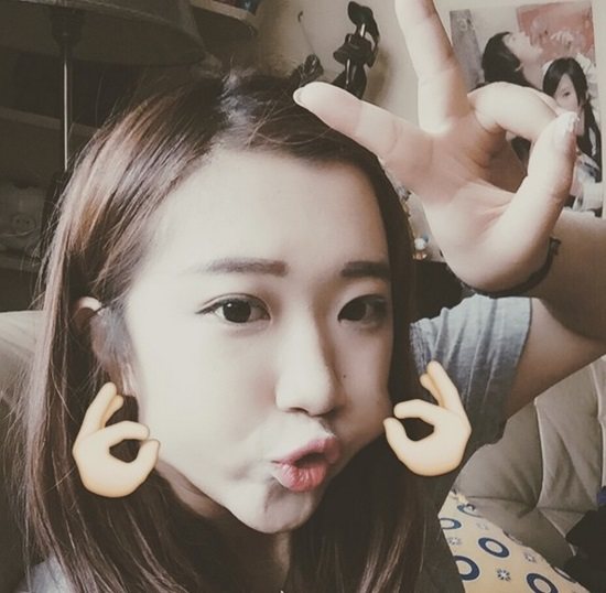 嘟嘴的可爱表情与捏脸也没有违和感呢～重点在于捏的程度低!