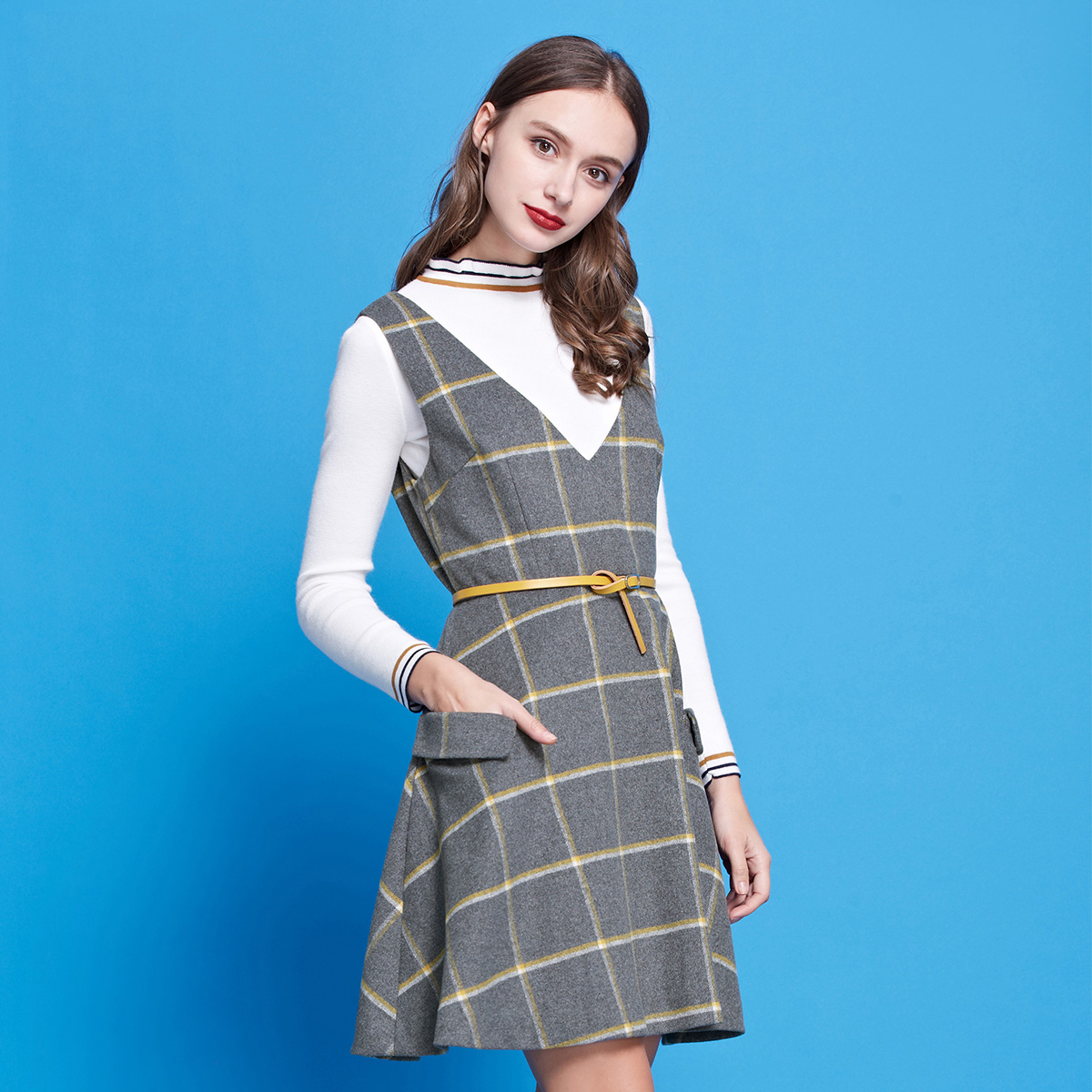 osa欧莎冬季女装v领无袖显瘦格子连衣裙d13040_不打折现价279.00元