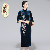 Yue golden velvet embroidered Cheongsam 2021 New temperament womens long dress retro Republic of China party dress