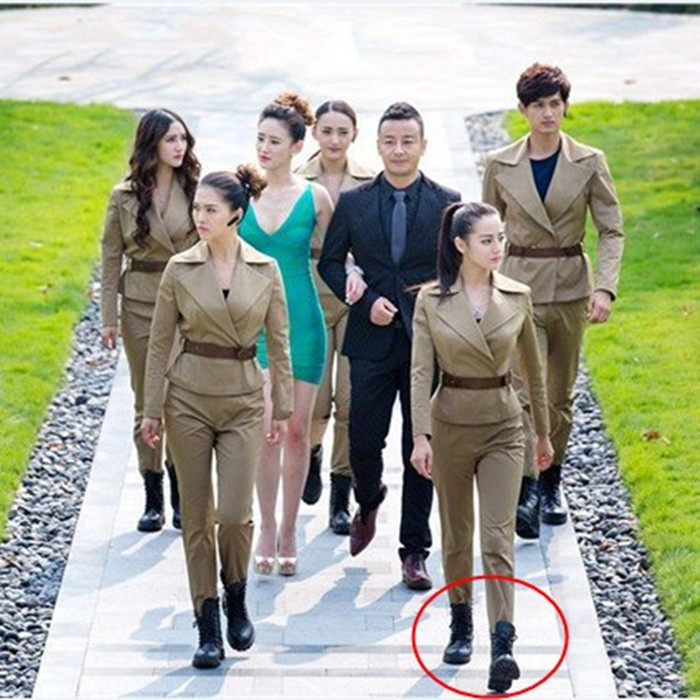 天天特价军靴欧美机车靴铆钉短筒马丁靴女迪丽热巴关小迪同款鞋