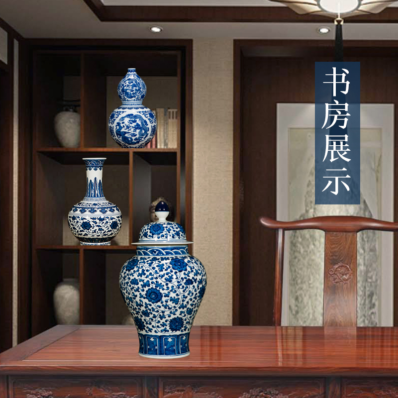 Blue and white porcelain of jingdezhen ceramics antique hand - made wine cabinet office sitting room adornment of Chinese style household furnishing articles