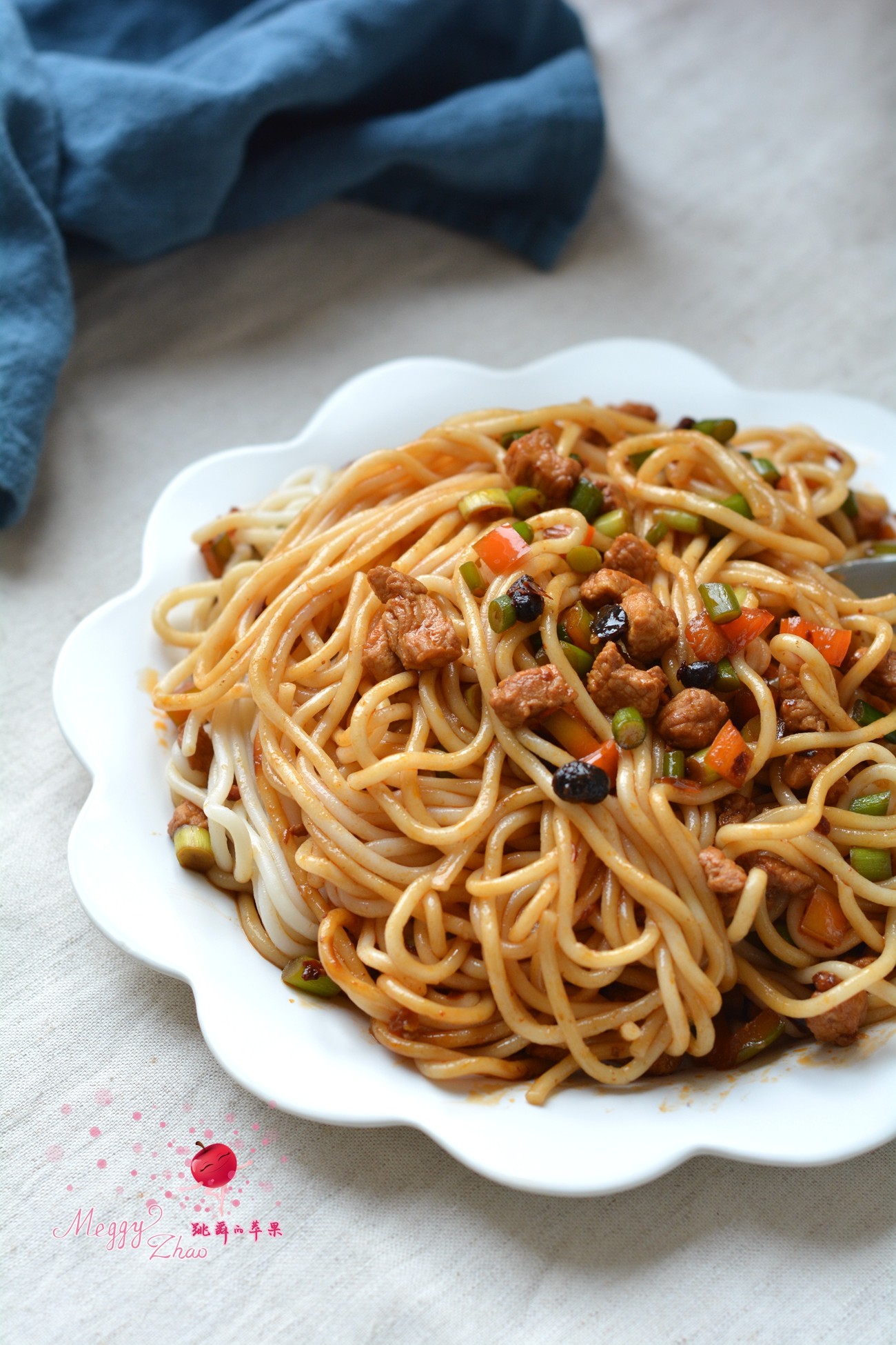 家里没菜了,三丁拌面,面条多吃半碗!