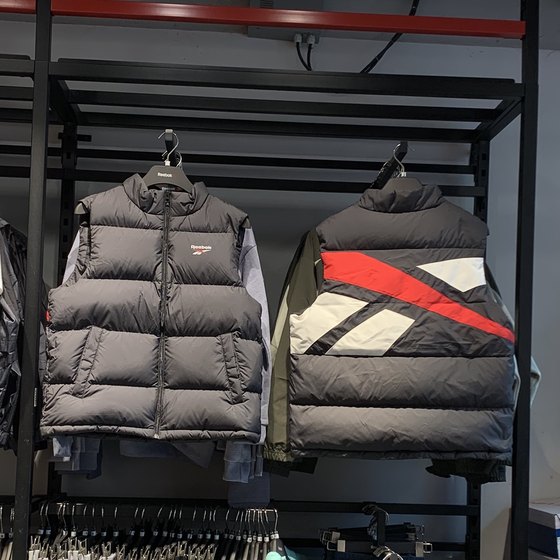 Reebok Couples 'Autumn and Winter New Classic 로고 캐주얼 및 세련된 다운 조끼 GE1919 Reebok Couples 'Autumn and Winter New Classic 로고 캐주얼 및 세련된 다운 조끼 GE1919