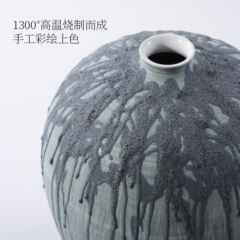 The Post - modern art of individuality creative hand - made ceramic vase decorations belly thin expressions using flower arranging, furnishing articles