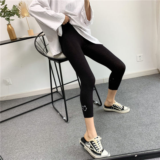 2024 summer sun protection ice silk fine thread smiley face prints wear elastic student feet pants eight-point leggings for women
2024 summer sun protection ice silk fine thread smiley face prints wear elastic student feet pants eight-point leggings for women