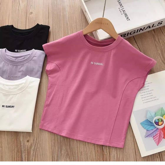 Fashionable children's clothing summer children's girls simple short-sleeved T-shirt baby medium-sized children's fashionable white black top
Fashionable children's clothing summer children's girls simple short-sleeved T-shirt baby medium-sized children's fashionable white black top