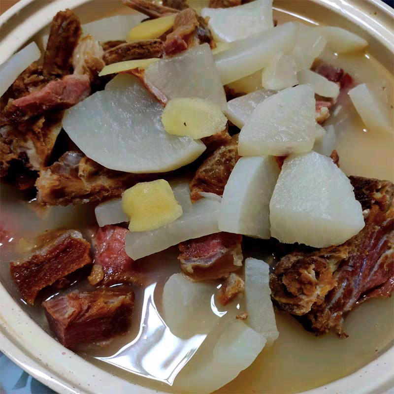 腊排骨萝卜汤喝起来!