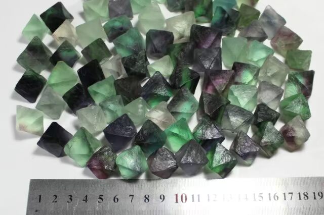 八面体彩色萤石 天然矿物晶体矿石教学 标本 原石宝石收藏家