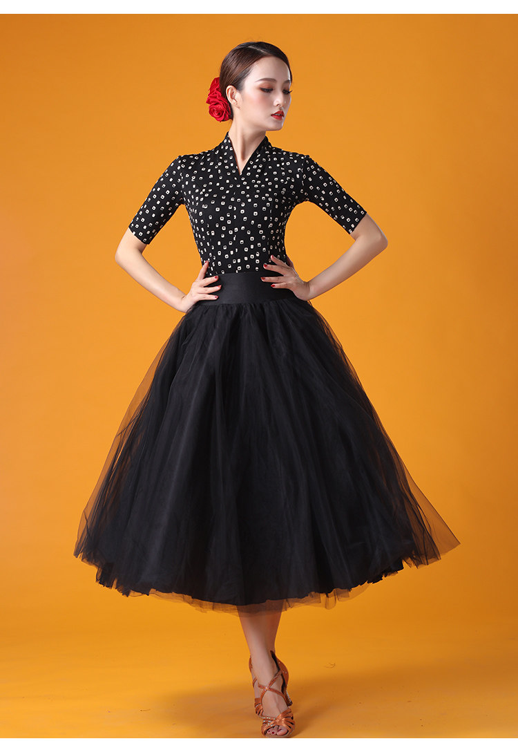 拉丁舞服装女波点舞衣练功服中袖摩登舞服国标舞舞蹈服上衣女v领