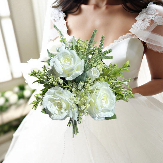 European wedding rose simulation bouquet hand-held flowers fake flowers decoration simulated rose art home green plant decoration
European wedding rose simulation bouquet hand-held flowers fake flowers decoration simulated rose art home green plant decoration