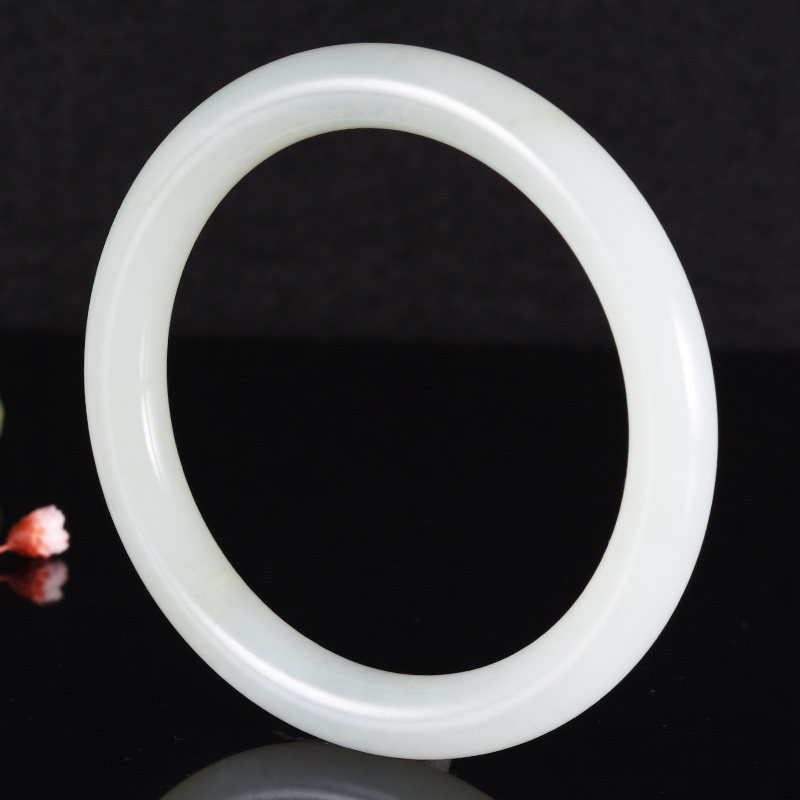 品石 精品新疆和田玉手镯 内径56mm 33.86克_7折现价5800元