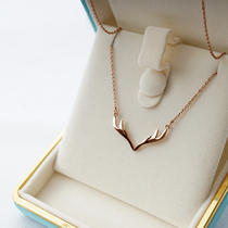 All the way up with your little crowddesign sensation necklace girls dont drop off color deer corner lock bone chain titanium steel jewelry 18K rose gold