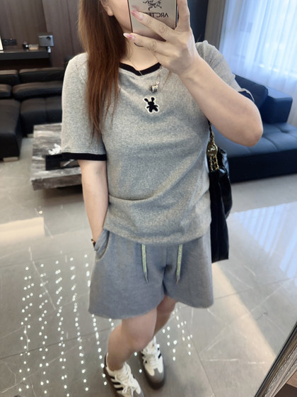 Large size women's clothing 2024 slim Korean version summer clothing fat mm commuting casual loose shorts shorts wide-leg hot pants
Large size women's clothing 2024 slim Korean version summer clothing fat mm commuting casual loose shorts shorts wide-leg hot pants