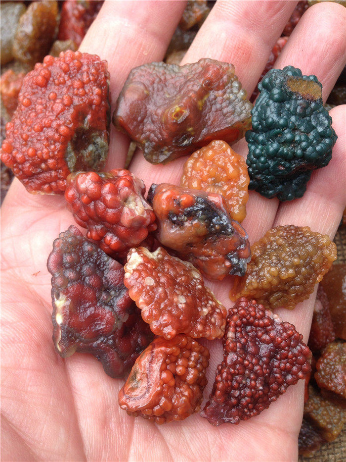 巴楚黑山玛瑙戈壁葡萄筋脉鱼籽玻璃皮瓷皮眼睛淖毛湖阿拉善盟原石