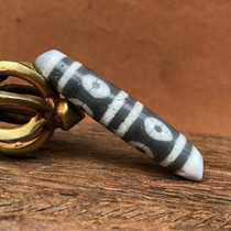 Tibet Tianzhu Tibetan Legend Tibetan Area eight-eyed Tianzhu genuine to pure agate chalcedony package pulp oil run weathering clear