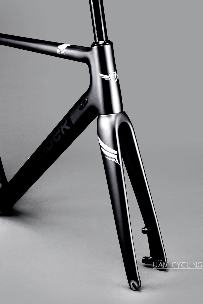 鸿富产品avenger复仇者高模碳纤维车架公路车架轻量版车架a6