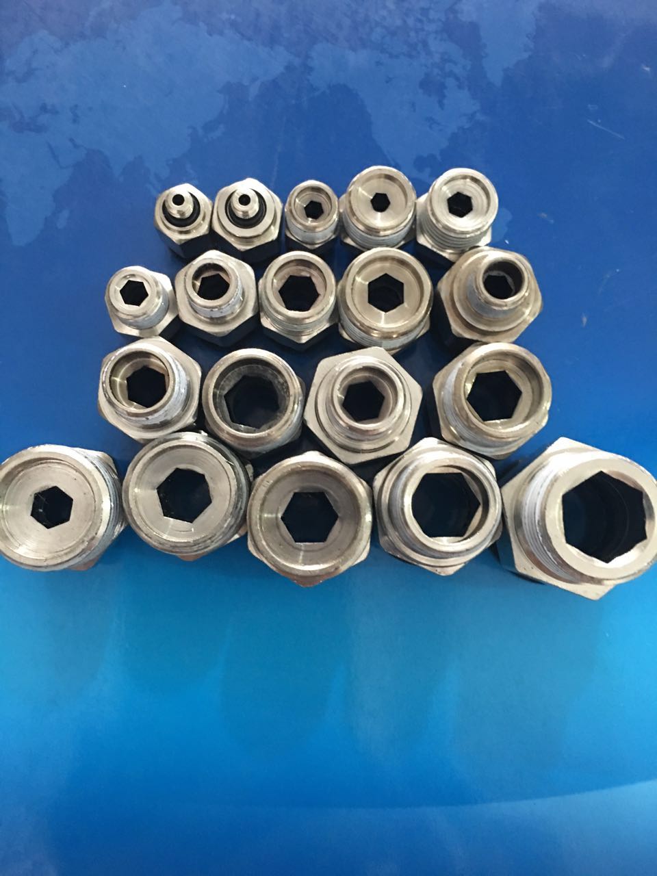 精品pc系列螺纹直通气动气管快插接头ypc12-01/12-02/12-03/12-04