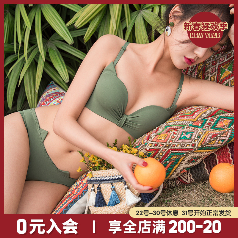 Six rabbit underwear female no steel ring sexy no trace gathered bra set Japanese beauty student girl bra