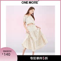 ONE MORE2020 summer new word shoulder French sweet dress temperament top skirt two-piece set