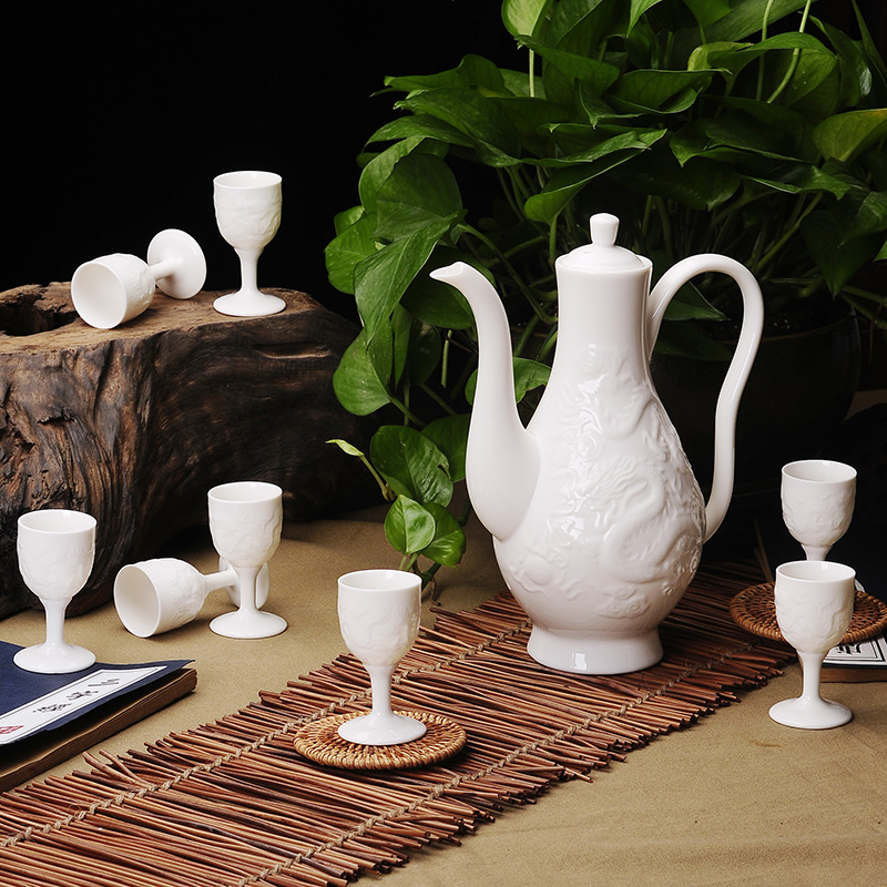 Jingdezhen ceramic wine suits for Chinese antique traditional wine poured wine bottle goblet liquor cup. A small handleless wine cup wine bottles