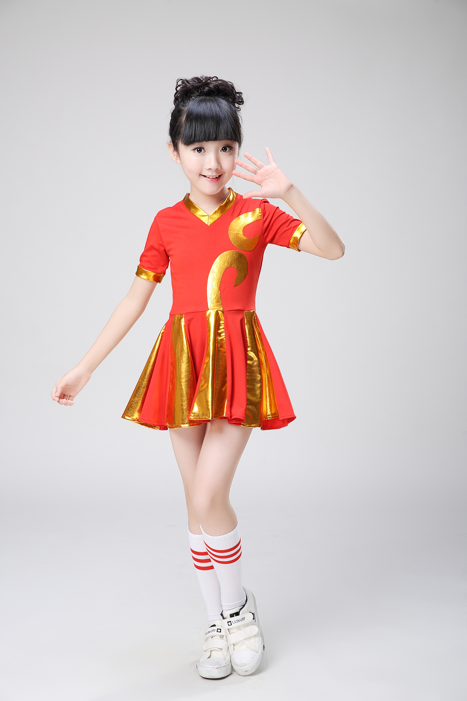 新款儿童表演服中学生啦啦队体操幼儿拉拉队服装健美操舞蹈演出