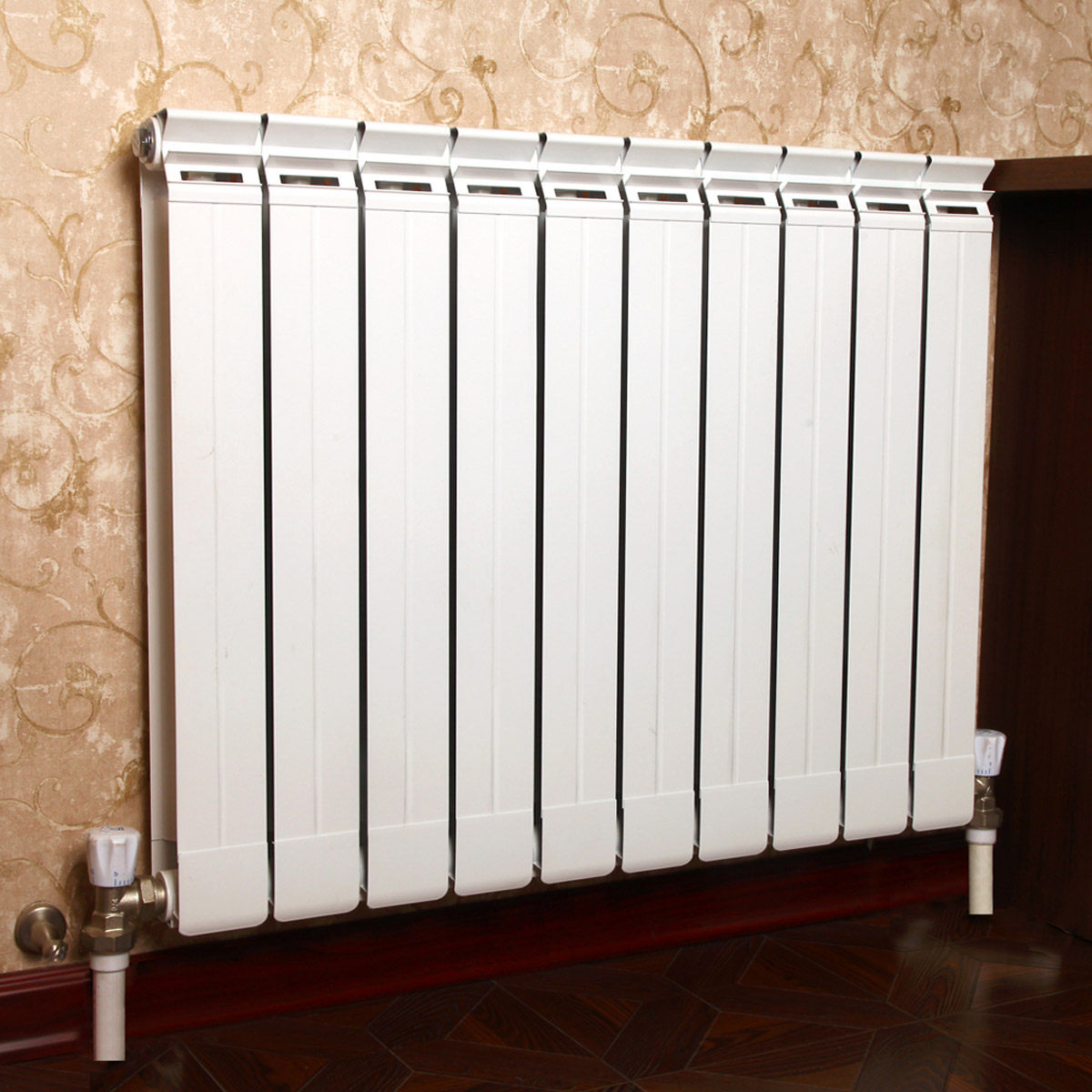 六丰暖气片家用水暖壁挂式防熏墙