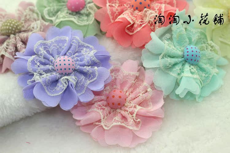 品名:6.5厘米左右 名称:布扣蕾丝金盏花 材质:雪纺、蕾丝、布扣、无纺布底 特别提醒:花朵里面的珍珠是珍珠色的哦,因为花朵都是手工制作的,所以每一朵花 尺寸花型都不是完全一样的,实 物拍摄一定存在色差请介意者慎 拍哦。谢谢! 手捧花制作步骤 可以向店主咨询哦 背面图片,没有配件的哦