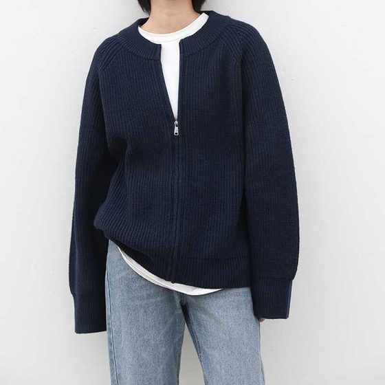 Japanese navy blue zipper sweater jacket for men autumn and winter new loose casual and versatile round neck knitted cardigan jacket
Japanese navy blue zipper sweater jacket for men autumn and winter new loose casual and versatile round neck knitted cardigan jacket
